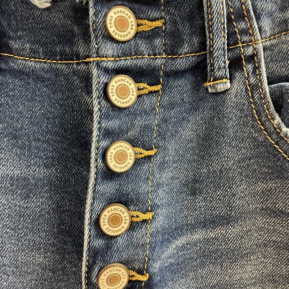 KanCan by Maurice’s Front Button Jean Shorts Distressed Raw Hem Women Sz 28 - Picture 4 of 8